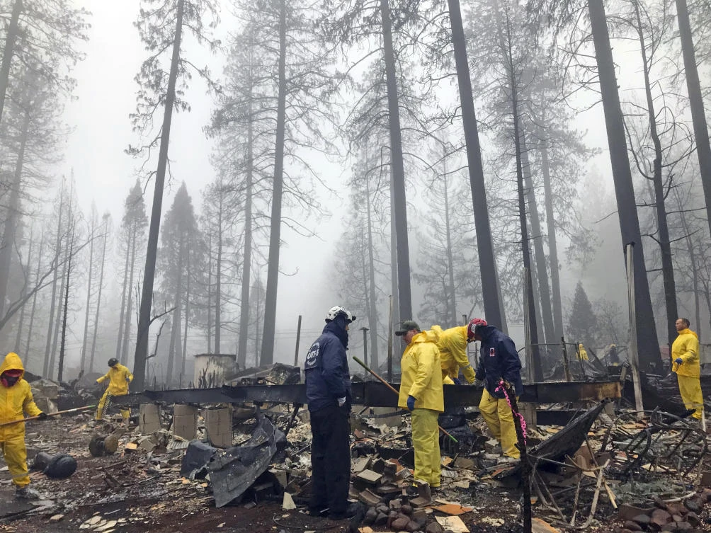 Rain helps douse California fire but slows search crews
