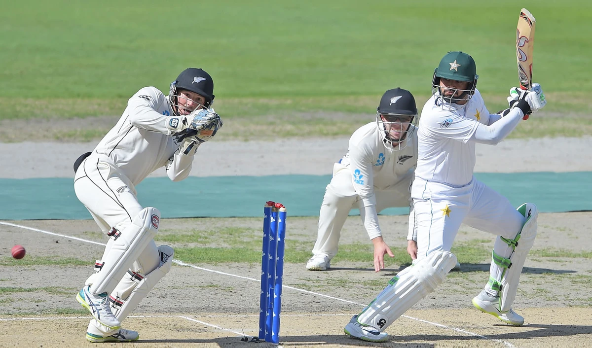 Azhar and Sohail give Pakistan edge in tough first day of second Test