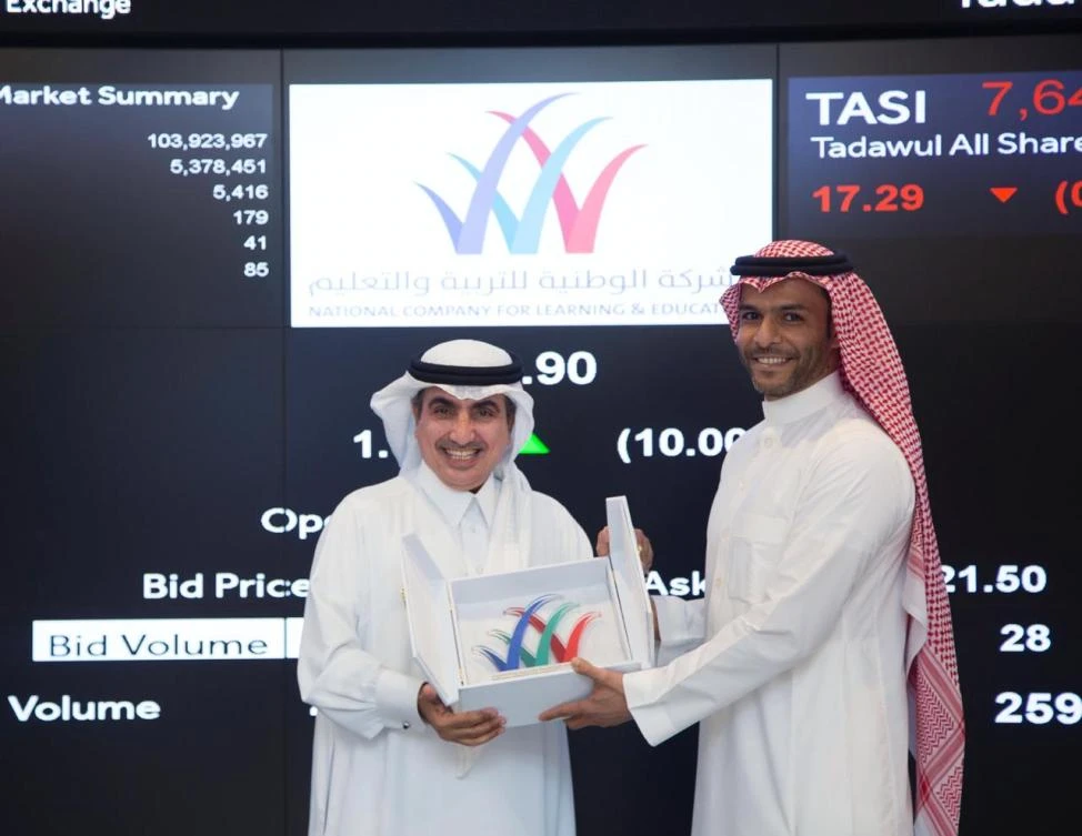 Khalid Al-Khudair, vice chairman and managing director of NCLE, left; and Mohammed Al-Rumaih, chief of markets at Tadawul.