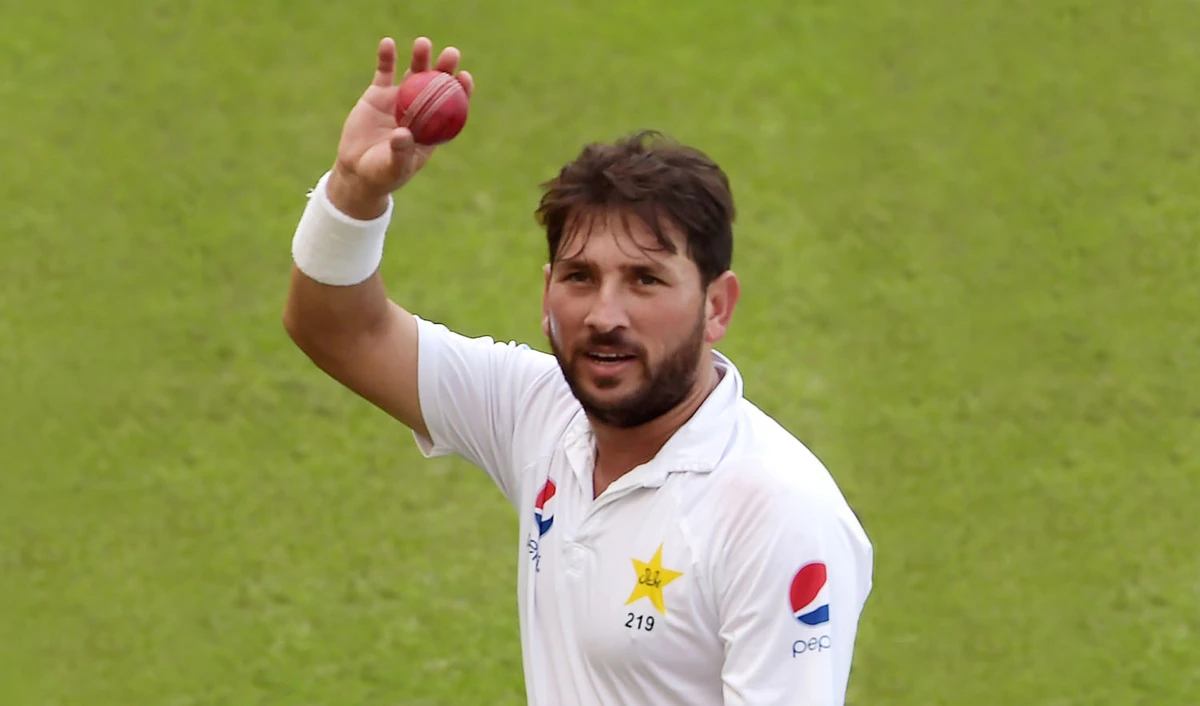 Pakistani spinner Yasir Shah holds the ball as he celebrates taking eight wickets during the third day of the second Test cricket match between Pakistan and New Zealand in Dubai on Nov. 26, 2018. (AFP)