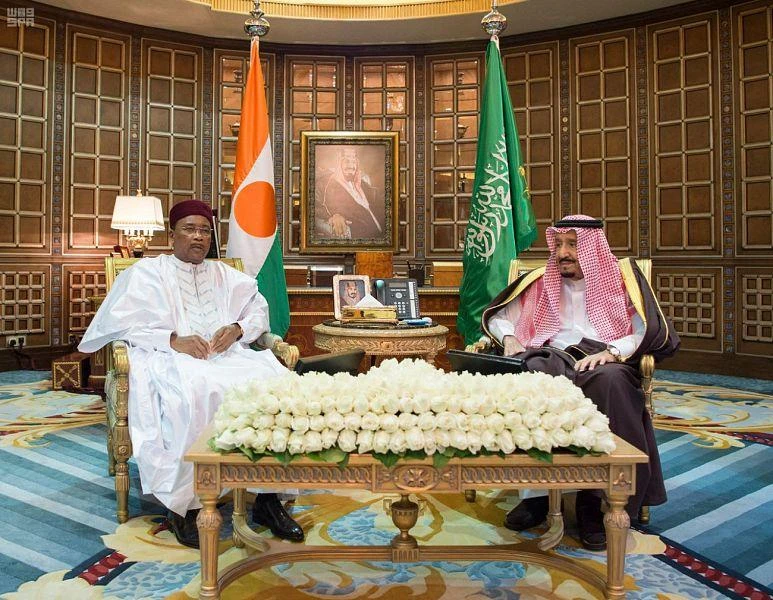 The King welcomed the President and his accompanying delegation in the Kingdom. (SPA)