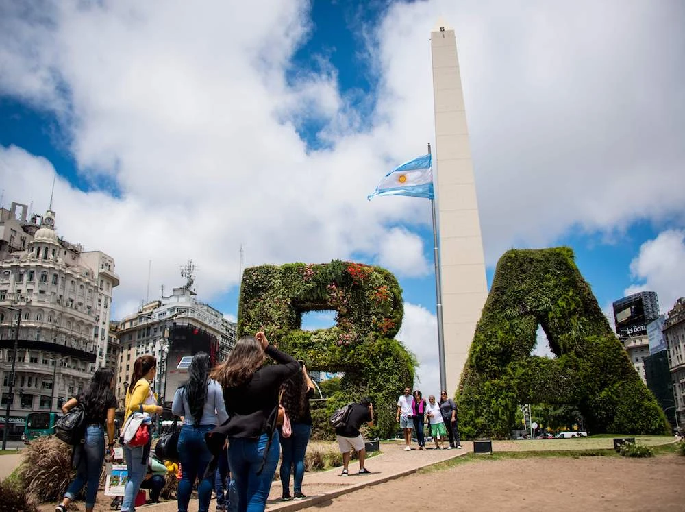 Tourists pose for pictures at the Obelisk along 9 de julio Avenue the in downtown Buenos ahead of the G20 Summit. (AFP)