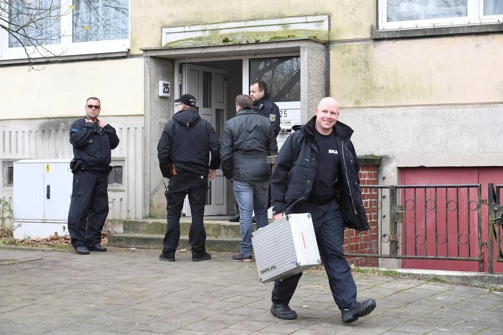 Police in front of a residential building in Schwerin, Germany, October 31, 2017, after German police arrested a 19-year-old Syrian suspected of planning a bomb attack in Germany. (Reuters)