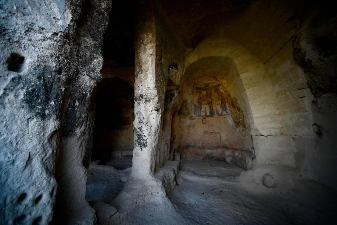 (FILES) This file photo taken on October 19, 2018 shows a religious fresco in an ancient cave dwelling, a troglodyte settlement known as "Sassi", in the southern Italian city of Matera, which has been selected as the 2019 European capital of culture. / AFP / Filippo MONTEFORTE
