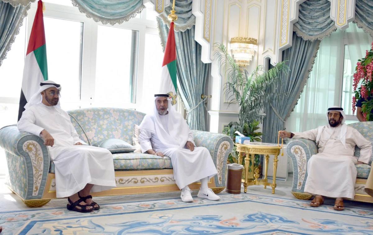 UAE President Sheikh Khalifa receives Mohammed bin Zayed at Al Bateen Palace