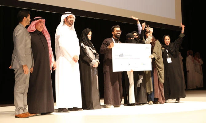 Health Minister Dr. Tawfiq Al-Rabiah, third-left, poses with other participants. (SPA)