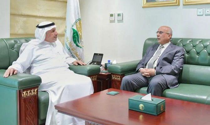 Dr. Abdullah Al-Rabeeah meets with Yemeni Minister of Local Administration Abdul Raqib Fath on Monday. (SPA)