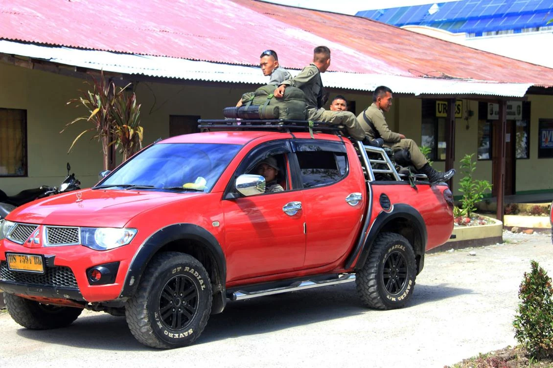 Indonesia hunts suspects in alleged Papua mass killing