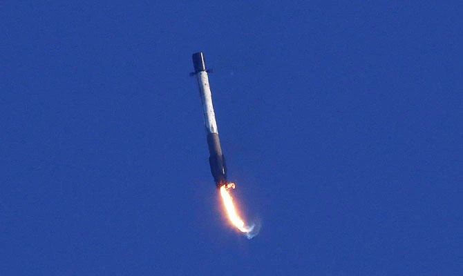 SpaceX launches cargo, but fails to land rocket