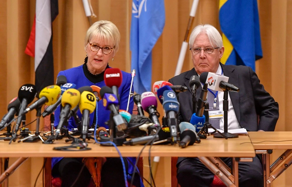 Swedish Foreign minister Margot Wallstrom (L) and UN special envoy to Yemen Martin Griffiths attend the opening press conference of the Yemeni peace talks at Johannesberg castle in Rimbo, Sweden on December 6, 2018. (AFP)