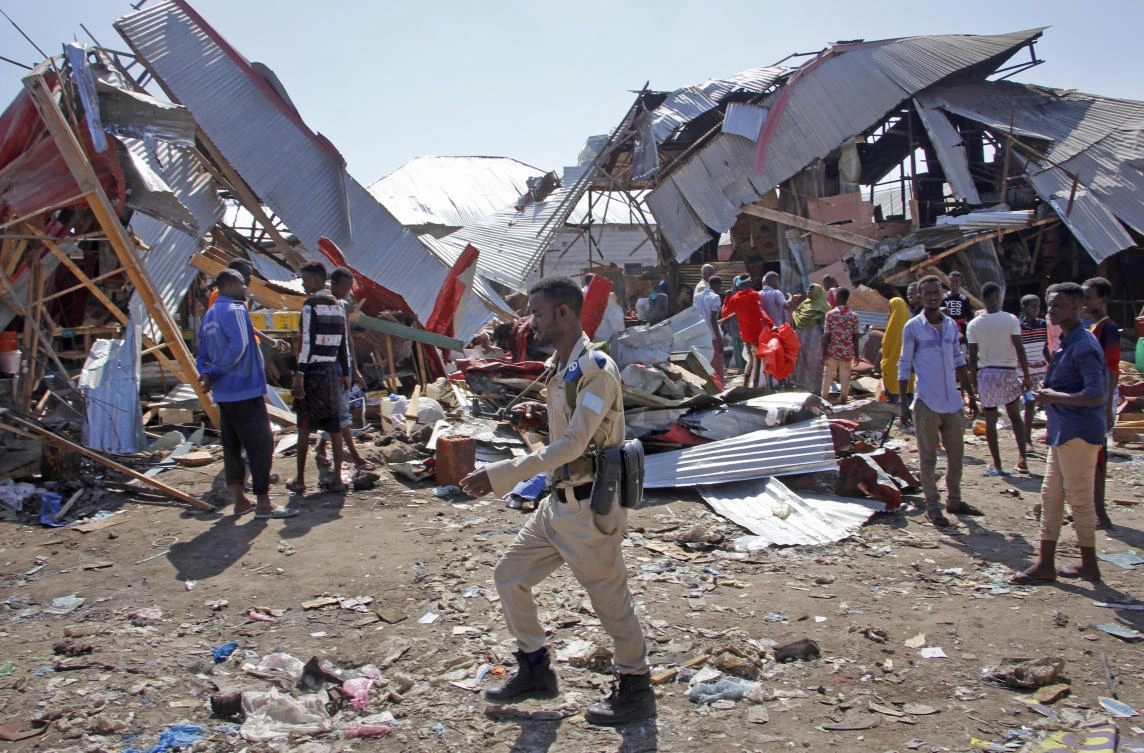 Somali blast kills two generals and seven guards