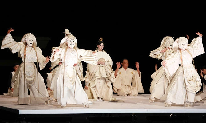 The Ithra’s latest production, a Japanese performance of a classic Indian love story, ‘Mahabharata-Nalacharitam’ ends on Dec. 7. (Photo/Supplied)