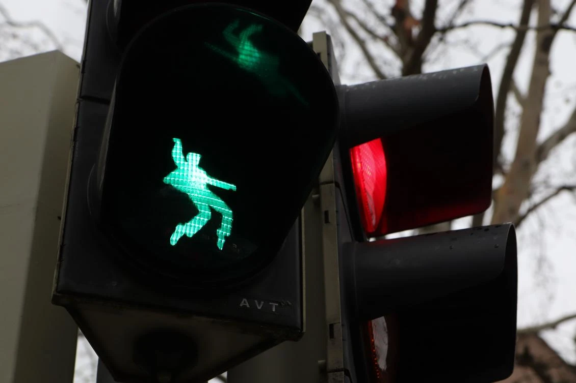 ‘The King’ of the road: German town puts Elvis on traffic light