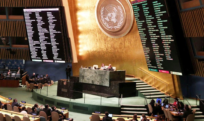Vote tallies are shown by members of the United Nations General Assembly on whether to allow the Palestinians to procedurally act like a member state during meetings in 2019 when they will chair the group of 77 developing nations at the United Nations in New York, US, October 16, 2018. (REUTERS)