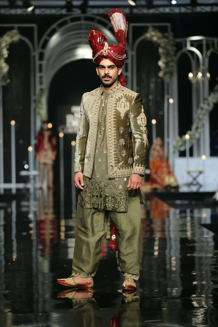 Bridal Couture Week Nestles into Tradition
