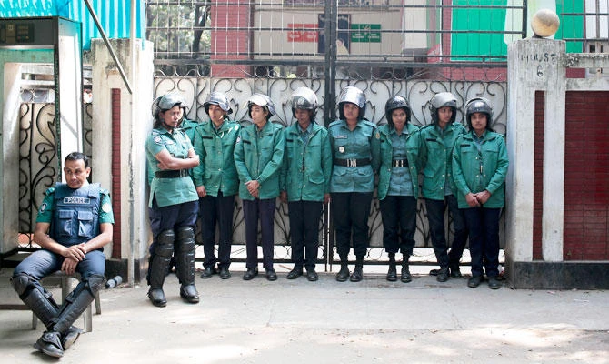 Bangladesh party says hundreds of supporters held before polls