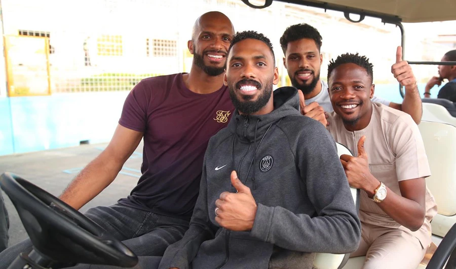 Al-Nassr’s Nigerian superstar Ahmed Musa (back right) joins (front left to right) Al-Hilal’s Ali Al-Habsi and Mohammad Jahfali and (back left) Saleh Alweheemed ahead of this weekend’s 2018 ‘Saudia’ Ad Diriyah E-Prix. (Photo/Supplied)