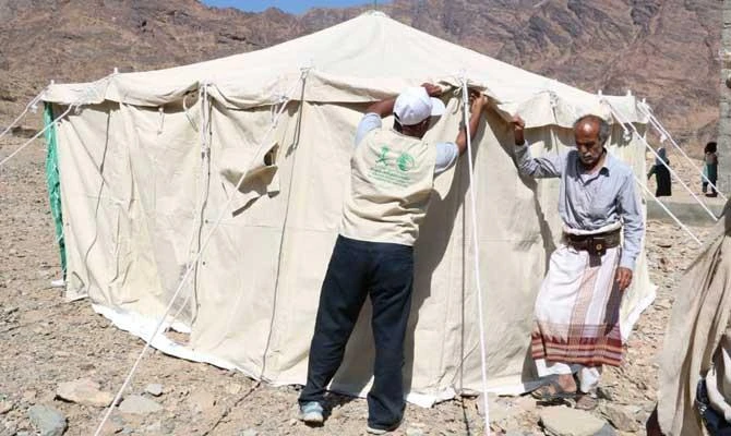 The King Salman Humanitarian Aid and Relief Center volunteers at work in Yemen’s Al-Bayda governorate. (SPA)