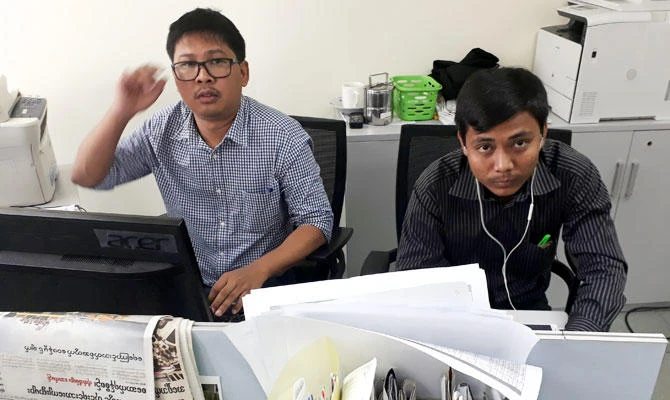 Reuters journalists Wa Lone (L) and Kyaw Soe Oo, who are based in Myanmar, pose for a picture at the Reuters office in Yangon, Myanmar December 11, 2017. (REUTERS)