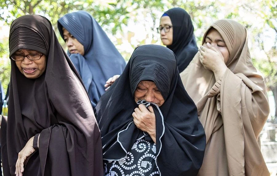 Lion Air crash victims’ families to rally as hunt for wreckage steps up