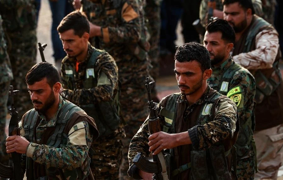 The Britain-based Syrian Observatory for Human Rights said on Thursday that Daesh defenses “collapsed” in Hajjin as the town’s main market was captured. (File/AFP)