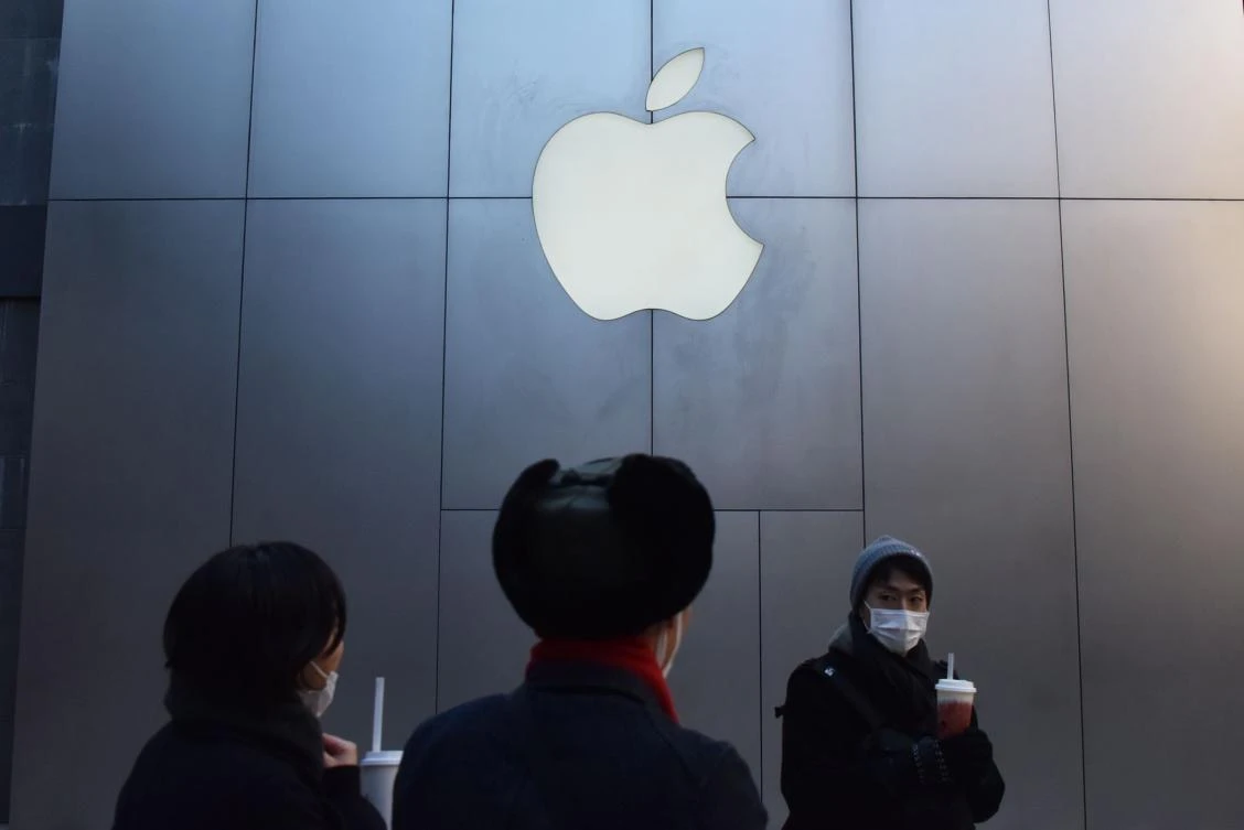 Apple stores in China continued with business as usual on Dec. 11, despite a Chinese court-ordered ban on iPhone sales that could hurt the US tech firm in one of its most crucial markets. (AFP)