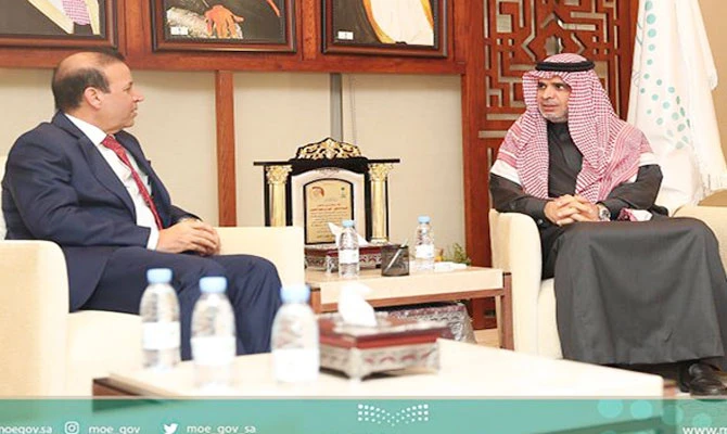 Education Minister Ahmed bin Mohammed Al-Issa hold talks with Iraqi Ambassador Qahtan Taha Khalaf in Riyadh. (SPA)