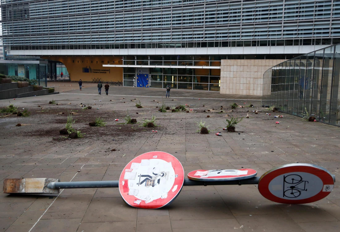 A destroyed road sign is pictured outside the EU Commission headquarters after clashes during a protest against Marrakesh Migration Pact, in Brussels, Belgium December 16, 2018. (Reuters)