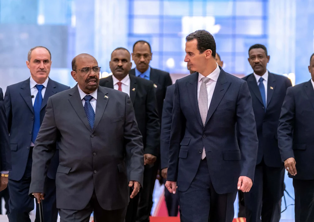 Syrian President Bashar Assad (R) received his Sudanese counterpart Omar Al-Bashir upon his arrival in the Syrian capital Damascus. (AFP/HO/SANA)