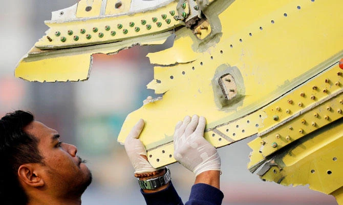 Hunt for crashed Lion Air jet’s black box delayed by bad weather