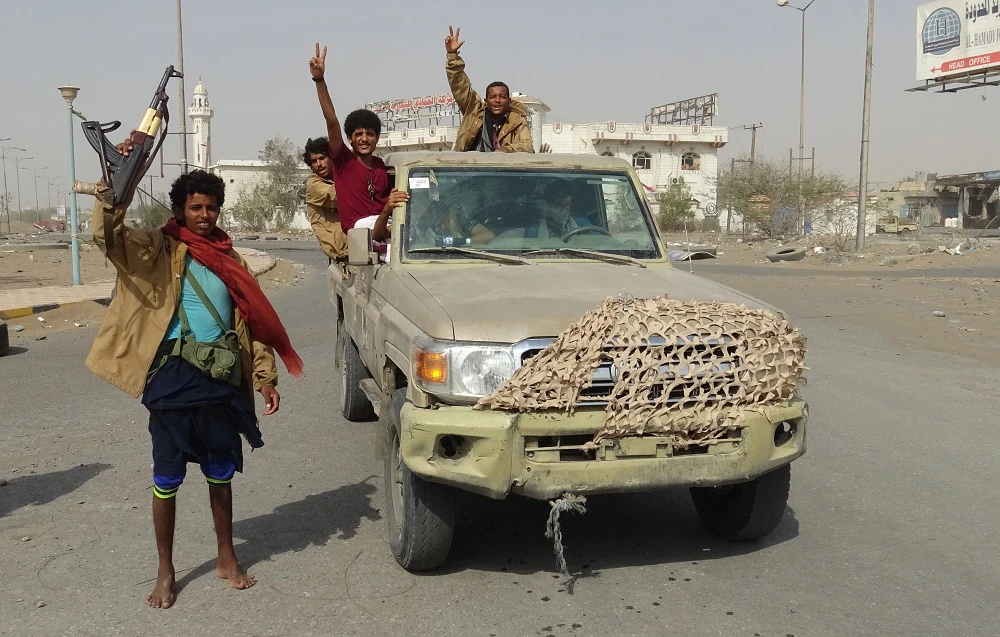 Yemeni pro-government forces gather in the port city of Hodeida on December 17, 2018. A ceasefire in Yemen's battleground port city of Hodeida and its surroundings will start tomorrow, officials say, after renewed fighting threatened the hard-won accord struck in Sweden.(AFP)