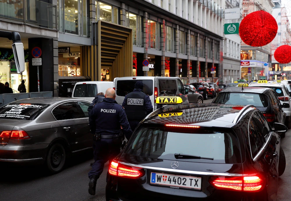 Police officers secure the area after shots were fired in a restaurant in downtown Vienna, Austria December 21, 2018. (Reuters)