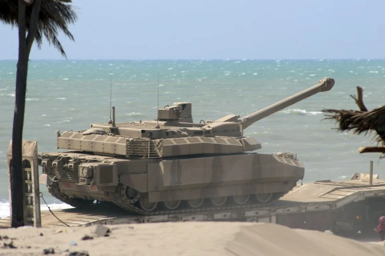 Yemeni pro-government forces on the eastern outskirts of Hodeidah as they continue to battle for the control of the city from the Iran-backed Houthi militia. (File photo/AFP)