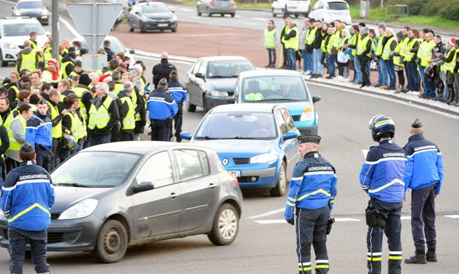 Few turn out for French ‘yellow vest’ protests, driver dies at road block