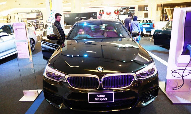 People try a new BMW 530e M Sport car at a car showroom at a shopping center in Bangkok, Thailand December 16, 2018. (REUTERS)