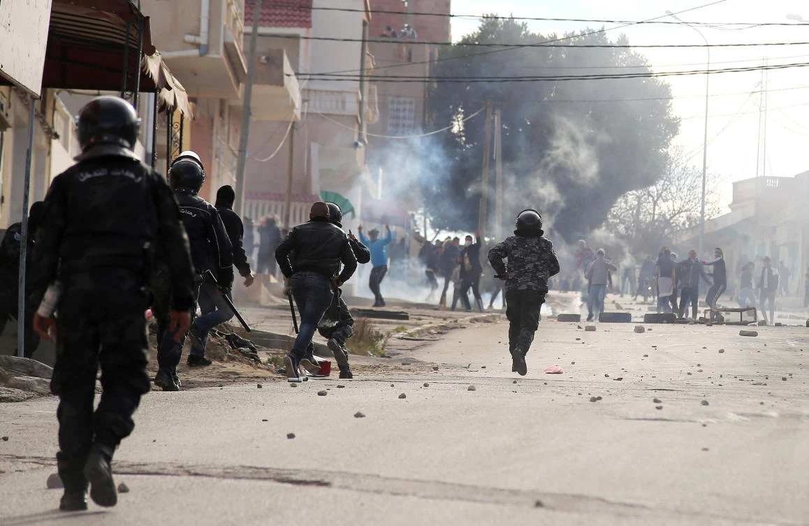 Tunisia clashes spread over tough living conditions