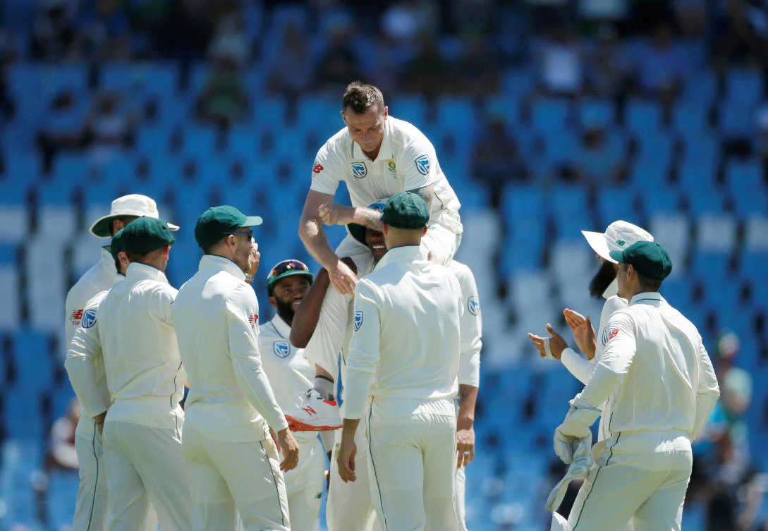 Dale Steyn breaks South Africa bowling record in routing of Pakistan on day one
