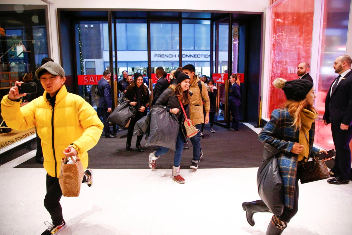 UK shoppers down for 3rd consecutive year on Boxing Day