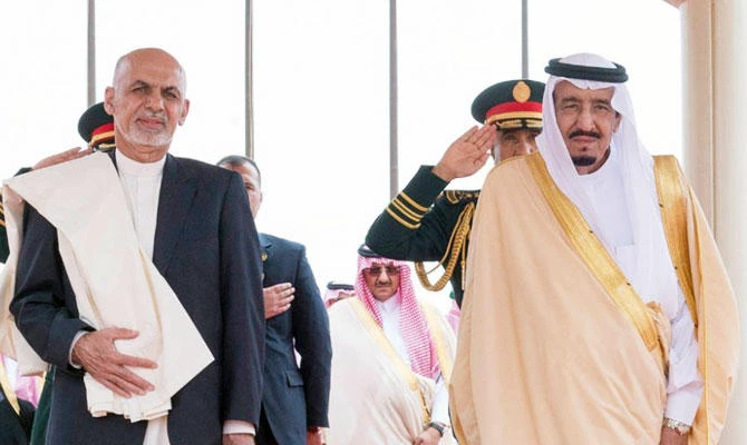 A photo provided by the Saudi Press Agency (SPA) on March 15, 2015 shows Saudi King Salman bin Abdulaziz Al-Saud (R) and Afghanistan's President Ashraf Ghani (L) are seen during a welcoming ceremony at King Khaled International Airport in Riyadh. (AFP)