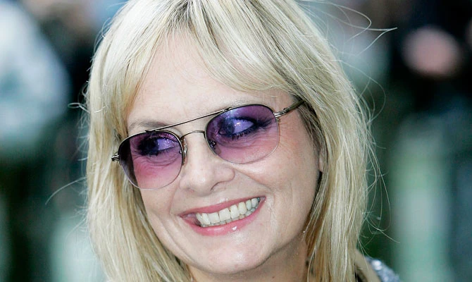 UK honors cave rescue divers, Twiggy, Monty Python’s Palin