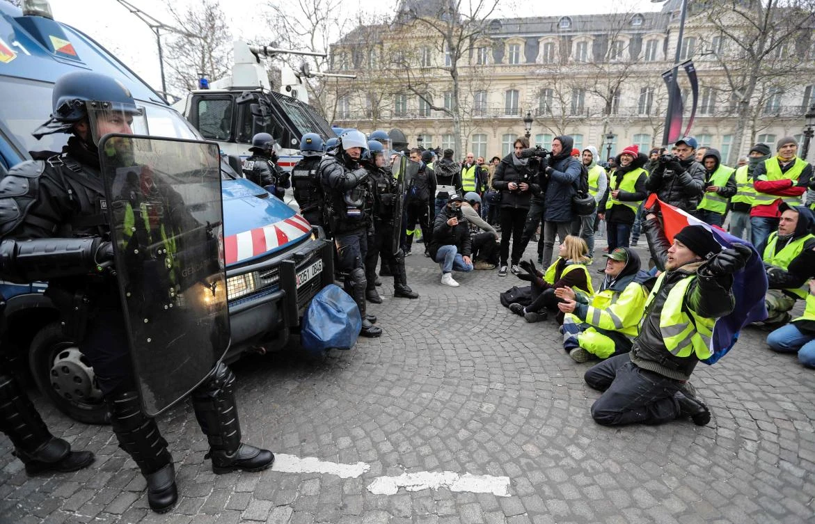 French police teargas ‘yellow vest’ protesters in Paris