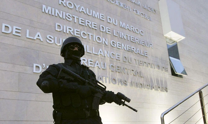 A Moroccan policeman stands guard at the Central Bureau of Judicial Investigation office in Sale, March 23, 2015. (REUTERS)