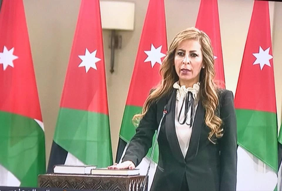 Israel protests image of Jordanian minister stepping on flag