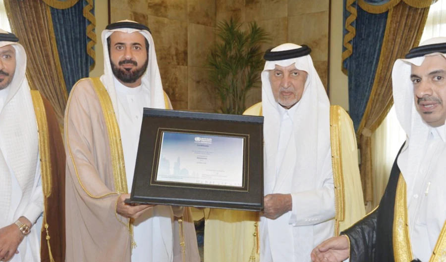 Makkah Gov. Prince Khaled Al-Faisal receives Health Minister Dr. Tawfiq Al-Rabiah at his office on Sunday. (SPA)