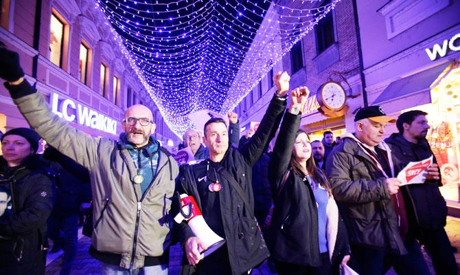 Davor Dragicevic, second left, walks during a peaceful protest march in the Bosnian town of Banja Luka, 240 kms northwest of Sarajevo, Bosnia, on Wednesday, Dec. 26, 2018. (AP)