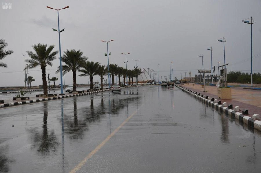 Thunder and dust storm weather warning for Makkah