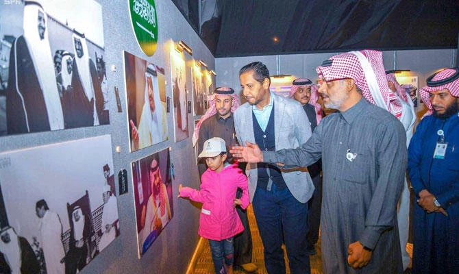 Djibouti’s Ambassador to Saudi Arabia Dya-Eddin Said Bamakhramatoured several heritage villages at the Janadriyah Festival. (SPA)