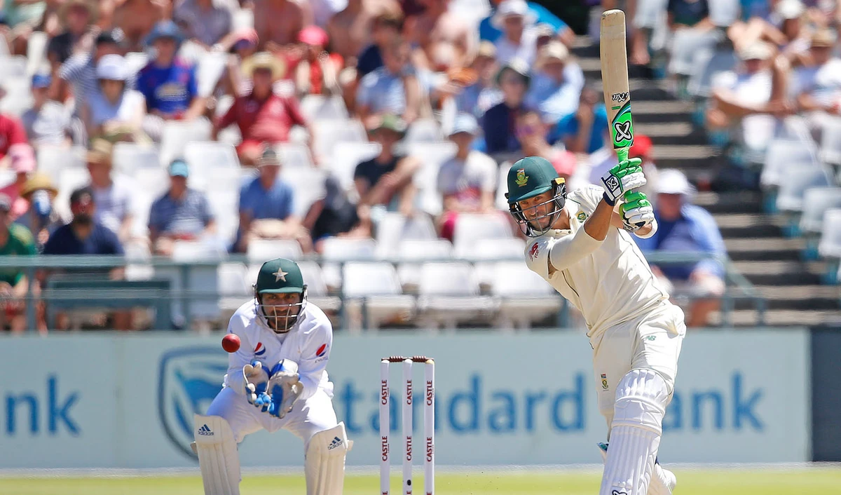 South African batsman Faf du Plessis, right, plays a shot during the second day of the second Cricket Test match between South Africa and Pakistan at Newlands cricket stadium in Cape Town, South Africa on Jan. 4, 2019. (AFP)