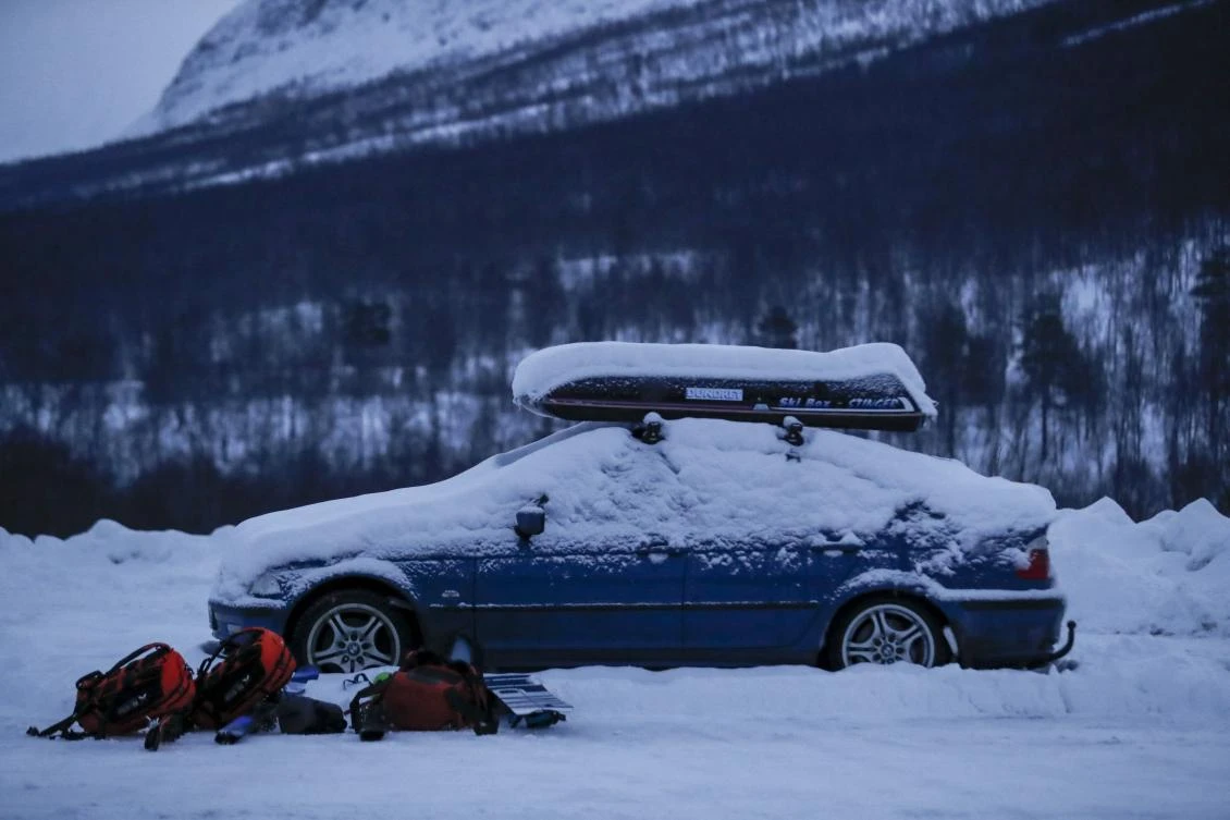 A car belonging to four missing skiers is parked in Tamokdalen, northern Norway. Rescue workers resumed the search for the skiers on Blabaerfjellet mountain after a break due to bad weather. (EPA Photo)