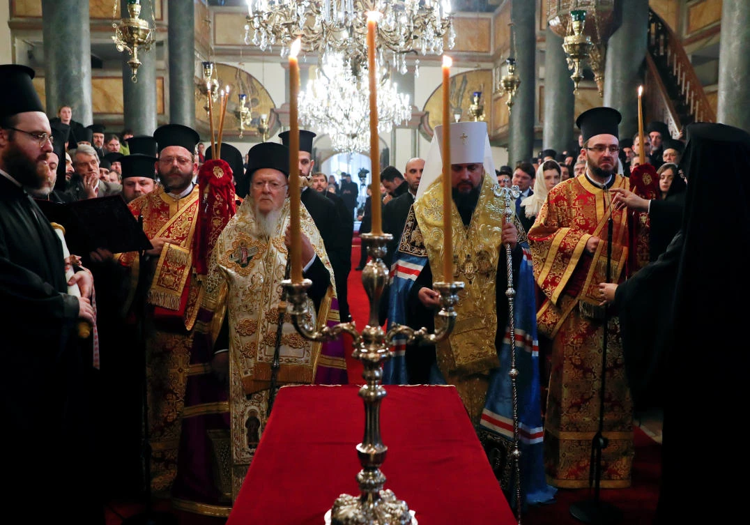 Metropolitan Epifaniy, head of the Orthodox Church of Ukraine, and Ecumenical Patriarch Bartholomew attend a ceremony marking the new Ukrainian Orthodox church's independence, at St. George's Cathedral, the seat of the Ecumenical Patriarchate, in Istanbul, Turkey January 5, 2019. (Reuters)